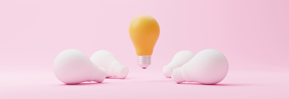 Yellow highlighted light bulb among other bulbs